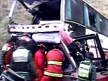Крупная автокатастрофа произошла во вторник в Перу. В районе города Портачуэло в 500-метровую пропасть упал пасажирский автобус. В результате трагедии 24 человека погибли и 27 получили ранения, сообщает информационное агентство "Фолья"