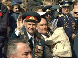 Также мэр сообщил, что остальные объекты города, в том числе и Поклонная гора, и площадь у Большого театра, и Тверская улица будут открыты для москвичей Также мэр сообщил, что остальные объекты города, в том числе и Поклонная гора, и площадь у Большого театра, и Тверская улица будут открыты для москвичей