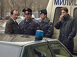 В квартиру Подоплеловых на Октябрьском проспекте выехала районная следственно-оперативная группа, в том числе заместитель прокурора района и сотрудники милиции. При осмотре квартиры и машины заявителя сотрудники правоохранительных органов обнаружили следы В квартиру Подоплеловых на Октябрьском проспекте выехала районная следственно-оперативная группа, в том числе заместитель прокурора района и сотрудники милиции. При осмотре квартиры и машины заявителя сотрудники правоохранительных органов обнаружили следы
