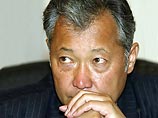 Парламент Киргизиии разрешил Бакиеву не уходить в отставку в случае участия в выборах президента