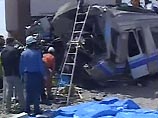 В Японии в городе Амагасаки электричка врезалась в многоквартирный дом