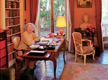 Графиня Марина Антоновна Деникина (ее литературный псевдоним Марина Грей), дочь знаменитого русского генерала, живет в Версале в старинном доме времен Людовика ХV с выходящими на дворец окнами