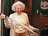 В свои 86 лет она замечательно выглядит - стройная, элегантная, подтянутая, хотя и уверяет, что за собой особо не следит, диетой себя не изнуряет и курит. Как писал ранее журнал "Огонек", дочь Деникина всю жизнь занималась журналистикой, написала 19 книг В свои 86 лет она замечательно выглядит - стройная, элегантная, подтянутая, хотя и уверяет, что за собой особо не следит, диетой себя не изнуряет и курит. Как писал ранее журнал "Огонек", дочь Деникина всю жизнь занималась журналистикой, написала 19 книг