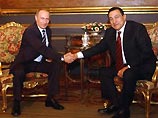 В ходе первой встречи состоялась краткая беседа двух лидеров, а затем президент Египта дал ужин в честь высокого российского гостя