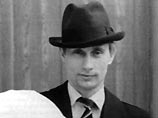 Ранее, в феврале этого года уже сообщалось, что Варниг и российский президент Владимир Путин знакомы с 1980-х годов, когда они оба работали в коммунистических шпионских организациях: Варниг в "Штази", а Путин - в КГБ Ранее, в феврале этого года уже сообщалось, что Варниг и российский президент Владимир Путин знакомы с 1980-х годов, когда они оба работали в коммунистических шпионских организациях: Варниг в "Штази", а Путин - в КГБ