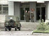 Рядовой Павел Ермоленко покинул пост в авиагарнизоне Джида накануне в 20:45 по московскому времени, при нем был автомат Калашникова, штык нож и 60 патронов. Ермоленко, призванный из Омска, должен был увольняться осенью этого года Рядовой Павел Ермоленко покинул пост в авиагарнизоне Джида накануне в 20:45 по московскому времени, при нем был автомат Калашникова, штык нож и 60 патронов. Ермоленко, призванный из Омска, должен был увольняться осенью этого года