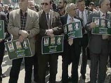 Похитители потребовали, чтобы на правительство Румынии было оказано давление с целью обеспечения вывода из Ирака румынского контингента. В связи с этим угроза расправиться с заложниками была отложена на 24 часа Похитители потребовали, чтобы на правительство Румынии было оказано давление с целью обеспечения вывода из Ирака румынского контингента. В связи с этим угроза расправиться с заложниками была отложена на 24 часа