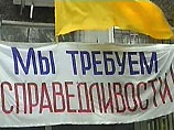 Около 100 человек ворвались сегодня в здание Верховного суда Киргизии, требуя отставки всего судейского корпуса республики Около 100 человек ворвались сегодня в здание Верховного суда Киргизии, требуя отставки всего судейского корпуса республики