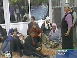 Около 100 человек захватили здание Верховного суда Киргизии, требуя отставки всех судей (ФОТО) Около 100 человек захватили здание Верховного суда Киргизии, требуя отставки всех судей (ФОТО)