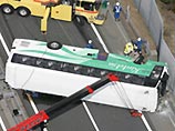 В Японии при аварии пассажирского автобуса погибли трое, ранены 17 человек, Трагедия произошла в четверг утром в префектуре Фукусима недалеко от города Инавасиро