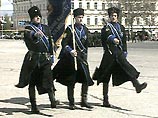 Из Краснодара в Москву выехали 20 призывников "особого назначения". Впервые после 1917 года кубанцам доверено охранять первое лицо государства. И не просто охранять, а служить в элитных подразделениях - двух недавно созданных казачьих эскадронах Из Краснодара в Москву выехали 20 призывников "особого назначения". Впервые после 1917 года кубанцам доверено охранять первое лицо государства. И не просто охранять, а служить в элитных подразделениях - двух недавно созданных казачьих эскадронах