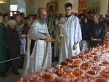 Во всех православных храмах в Великую Субботу после утреннего богослужения традиционно начинается освящение куличей, пасхи и крашеных яиц для праздничной трапезы Светлого праздника Воскресения Христова
