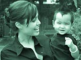 Трехгодовалый Мэддокс - "Мэд", как она его любовно называет, - был усыновлен Джоли в камбоджийском детском доме в 2002 году, когда уже был близок разрыв Анджелины с Билли Бобом Торнтоном