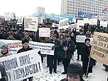 Сегодня в 9:00 около Белого дома в Москве началась акция протеста сотрудников "Аэрофлота". У Дома правительства собралось более тысячи человек