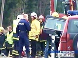 Как сообщает финская полиция, по неизвестной пока причине автобус с туристами съехал с дороги и врезался в столб электропередачи. Водитель погиб на месте