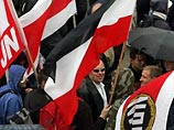 Как сообщил ИТАР-ТАСС представитель полицейского штаба, обеспечивающего сегодня поддержание правопорядка в столице, что на площади Александерплатц собрались более 2 тыс. неонацистов со всей Германии