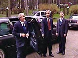 Встреча президента России Владимира Путина и президента США Джорджа Буша началась в воскресенье вечером в резиденции главы российского государства в Ново-Огарево