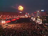 Полтора миллиона москвичей вышли на улицы и площади столицы, чтобы посмотреть праздничный салют в честь 60-летия Победы в Великой Отечественной войне