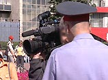 При появлении сотрудников правоохранительных органов журналисты попытались скрыться, но были задержаны и для дачи пояснений доставлены на пост иммиграционного контроля При появлении сотрудников правоохранительных органов журналисты попытались скрыться, но были задержаны и для дачи пояснений доставлены на пост иммиграционного контроля