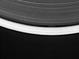 Космический аппарат Cassini обнаружил ранее неизвестный спутник планеты Сатурн. По словам астрономов, маленькая луна "пряталась" во внешнем кольце планеты. Cassini ее нашел, сфотографировал и передал снимки на Землю