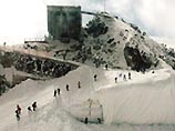 В Швейцарии ледник "укутают" светоотражающим чехлом, чтобы сократить его таяние
