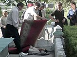 Европейский союз обвинил правительство Узбекистана в массовых беспорядках в Андижанском районе, в ходе военного подавления которых погибли не менее 9 человек Европейский союз обвинил правительство Узбекистана в массовых беспорядках в Андижанском районе, в ходе военного подавления которых погибли не менее 9 человек