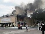В городе в результате восстания горели административные и муниципальные здания, в том числе городской театр. Регулярно слышна стрельба В городе в результате восстания горели административные и муниципальные здания, в том числе городской театр. Регулярно слышна стрельба