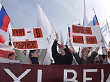 К памятнику Маркса в Москве 29 апреля вышли люди, протестовавшие против задержания в Минске активистов "Яблока" и журналиста Newsweek. В руках у них были плакаты "Луку - в Бобруйск" и "Лукашенко, выпей йаду" К памятнику Маркса в Москве 29 апреля вышли люди, протестовавшие против задержания в Минске активистов "Яблока" и журналиста Newsweek. В руках у них были плакаты "Луку - в Бобруйск" и "Лукашенко, выпей йаду"