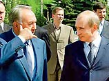 Выход двух лидеров был встречен громкими продолжительными аплодисментами и криками "Ура!", сообщает "Независимая газета". И только одна пожилая женщина с надрывом кричала: "Господи!" "Приехал наконец, три часа ведь стояли ждали" Выход двух лидеров был встречен громкими продолжительными аплодисментами и криками "Ура!", сообщает "Независимая газета". И только одна пожилая женщина с надрывом кричала: "Господи!" "Приехал наконец, три часа ведь стояли ждали"