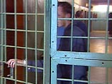 21-летний Евгений Лохов и 19-летний Сергей Яблоков, арестованные за похищение автомобиля, содержались в ИВС, расположенном на первом этаже трехэтажного кирпичного здания УВД 21-летний Евгений Лохов и 19-летний Сергей Яблоков, арестованные за похищение автомобиля, содержались в ИВС, расположенном на первом этаже трехэтажного кирпичного здания УВД