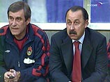 Тренерский штаб армейцев. Болельщики ЦСКА уговорили Газзаева не сбривать усы Тренерский штаб армейцев. Болельщики ЦСКА уговорили Газзаева не сбривать усы