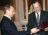Путин наградил ветерана Буша-старшего медалью "60 лет Победы" на встрече в Кремле Путин наградил ветерана Буша-старшего медалью "60 лет Победы" на встрече в Кремле