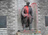 Эстонские полицейские оштрафованы за плохую охрану памятника воину-освободителю, испачканному краской 9 мая Эстонские полицейские оштрафованы за плохую охрану памятника воину-освободителю, испачканному краской 9 мая