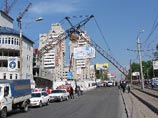 В Барнауле в среду на один из центральных проспектов города упал подъемный кран