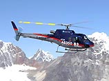 Вершину Эвереста впервые покорил вертолет 