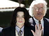 На процессе по делу Майкла Джексона, обвиняемого в сексуальных домогательствах к подростку, адвокаты певца завершили представление показаний в его защиту. Сам певец отказался выступить с речью в свою защиту