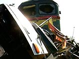В четверг на железнодорожном переезде в 200 метрах от поселка Шунгай столкнулись автомашина "УАЗ", принадлежащая пограничной заставе "Шунгай" Уральского погранотряда, и пассажирский поезд номер 85 сообщением Махачкала - Москва