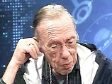 Роберт Шекли, который месяц лечился в Киеве, вылетел в США Роберт Шекли, который месяц лечился в Киеве, вылетел в США