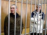 в мае 2005 года бывший глава нефтяного концерна ЮКОС Михаил Ходорковский предстал перед судом