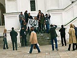 Во вторник 31 мая в 14:00 активисты Авангарда красной молодежи (АКМ) провели несанкционированную акцию в Кремле Во вторник 31 мая в 14:00 активисты Авангарда красной молодежи (АКМ) провели несанкционированную акцию в Кремле