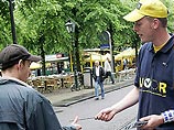 Премьер-министр Нидерландов Ян Петер Балкененде в телевизионном обращении призвал соотечественников сделать "собственный выбор". Он заявил о своем "разочаровании" исходом голосования во Франции