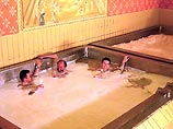 На курорте в Австрии мужчинам предлагают искупаться в бассейнах с пивом
