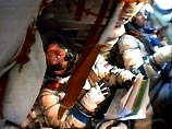 Экипаж  МКС перестыкует корабль "Союз ТМ-31" с одного причала на другой