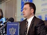Гендиректор объединения "Гознак" Аркадий Трачук продемонстрировал, как будет выглядеть российский загранпаспорт нового образца - он вводится с 2007 года Гендиректор объединения "Гознак" Аркадий Трачук продемонстрировал, как будет выглядеть российский загранпаспорт нового образца - он вводится с 2007 года