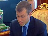 Давление оказывает лично президент Владимир Путин, на фоне признаков того, что Абрамович тайно стремится свернуть свои политические и деловые интересы в России, преследуя стратегию перевести свое состояние в страну, где ситуация более стабильна Давление оказывает лично президент Владимир Путин, на фоне признаков того, что Абрамович тайно стремится свернуть свои политические и деловые интересы в России, преследуя стратегию перевести свое состояние в страну, где ситуация более стабильна