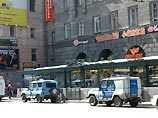Транспарант с надписью "Мутин - пудак" два часа провисел на знаменитом здании в Петербурге