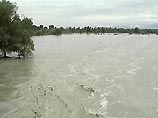 Наводнения на реках в восточной и центральной Грузии к вечеру в понедельник затопили более трех десятков сел