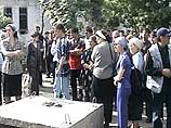 Жители чеченской станицы Бороздиновская перекрыли дорогу Кизляр-Грозный Жители чеченской станицы Бороздиновская перекрыли дорогу Кизляр-Грозный