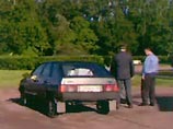 Сотрудники отдела вневедомственной охраны Фрунзенского района преследовали автомобиль "Жигули", за рулем которого находился подозреваемый в краже. На требования сотрудников милиции остановиться водитель не реагировал