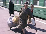 Пассажиры поезда Грозный-Москва прибыли в Москву электричкой. Их встречали медики Пассажиры поезда Грозный-Москва прибыли в Москву электричкой. Их встречали медики